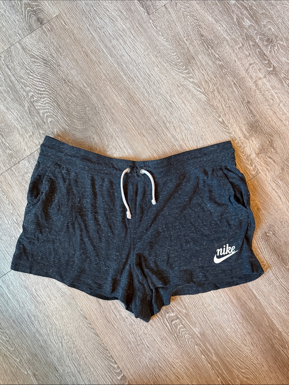 Nike Women's gray Athletic Drawstring Lounge Shorts sweats xl